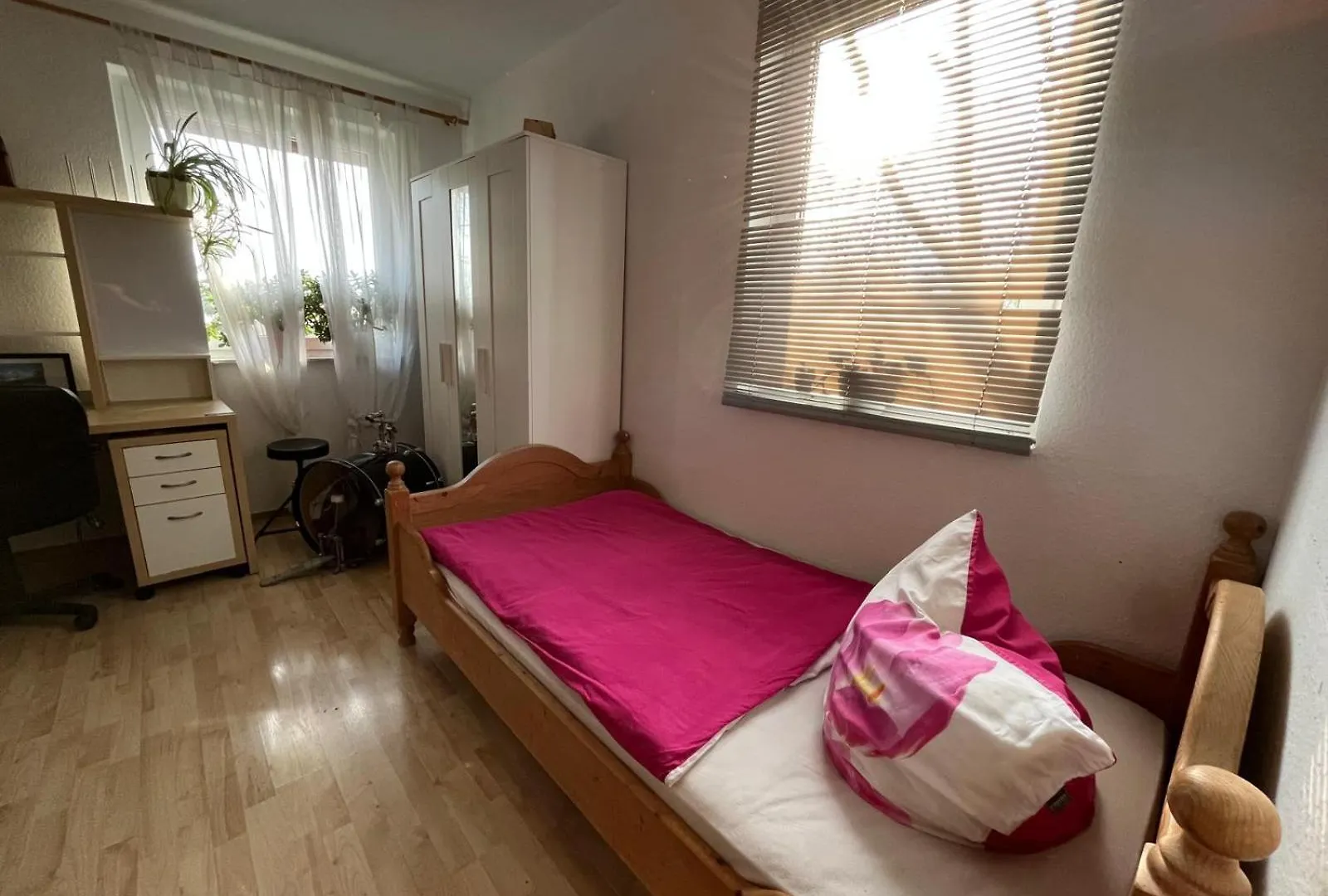 Schoenes Haus Mit 3 Zimmern Kueche Bad & Wohnzimmer 2 Parkplaetze Hannover Németország